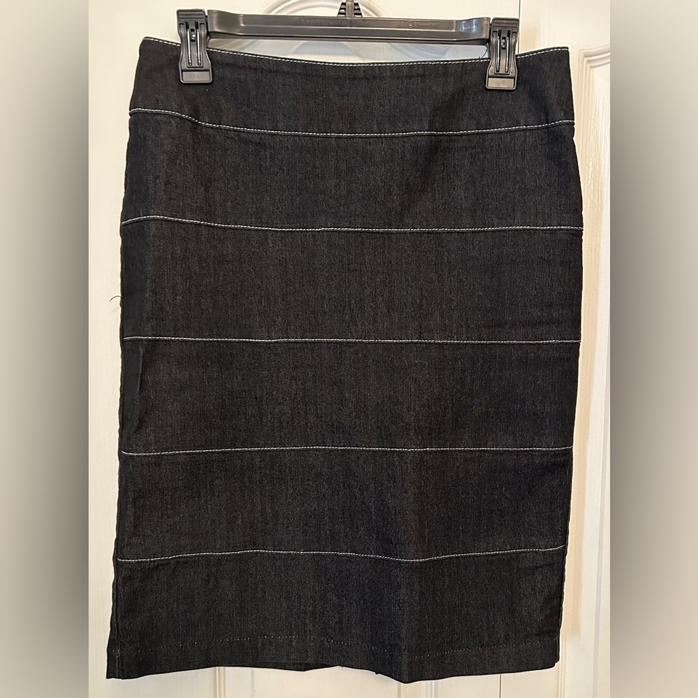 Bisou Bisou: denim striped, straight skirt, size 10